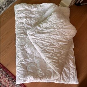 White 100% wool Comforter - Lightweight All-Season Duvet